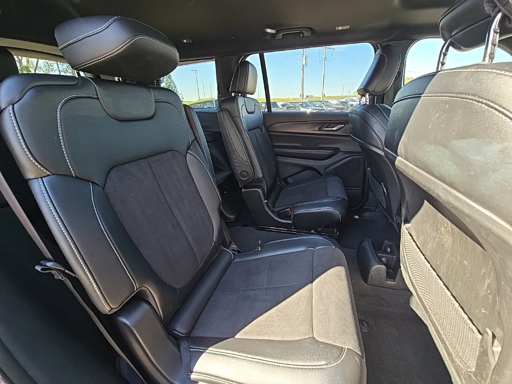 Used 2023 Jeep Grand Cherokee L Altitude AWD/4WD image 22