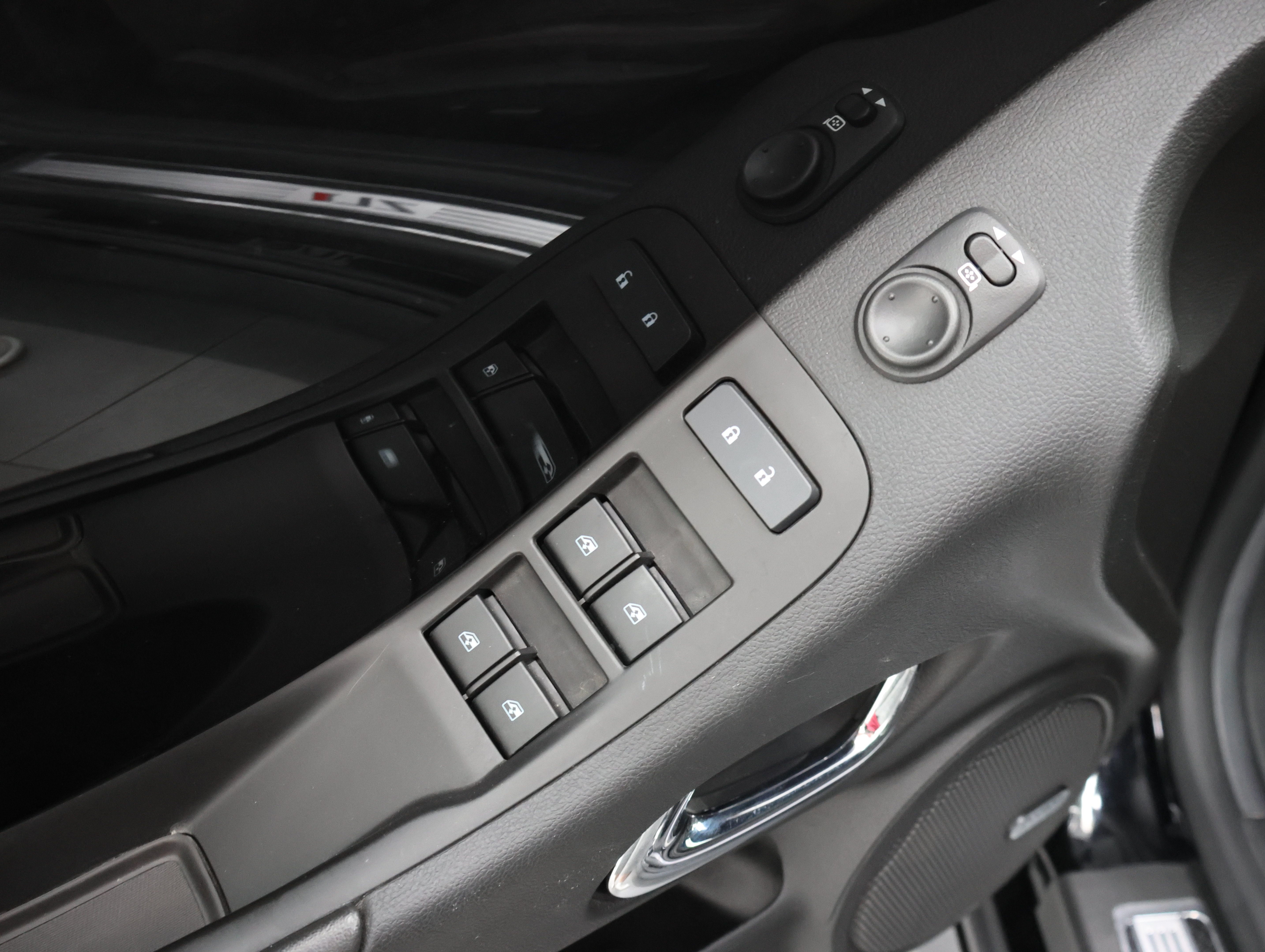 Used 2015 Chevrolet Camaro ZL1 RWD image 34