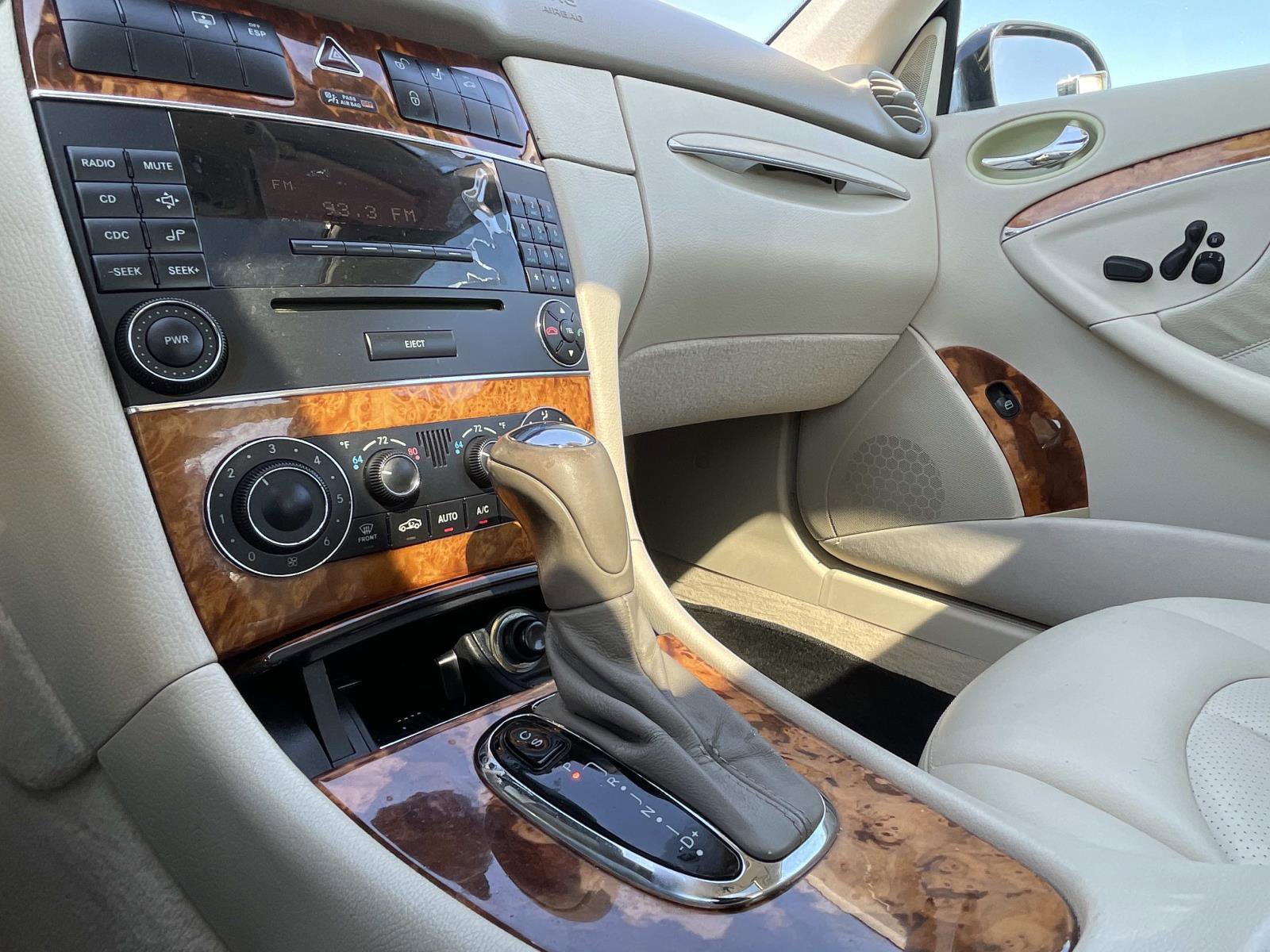 Used 2005 Mercedes-Benz CLK 320 Coupe image 26