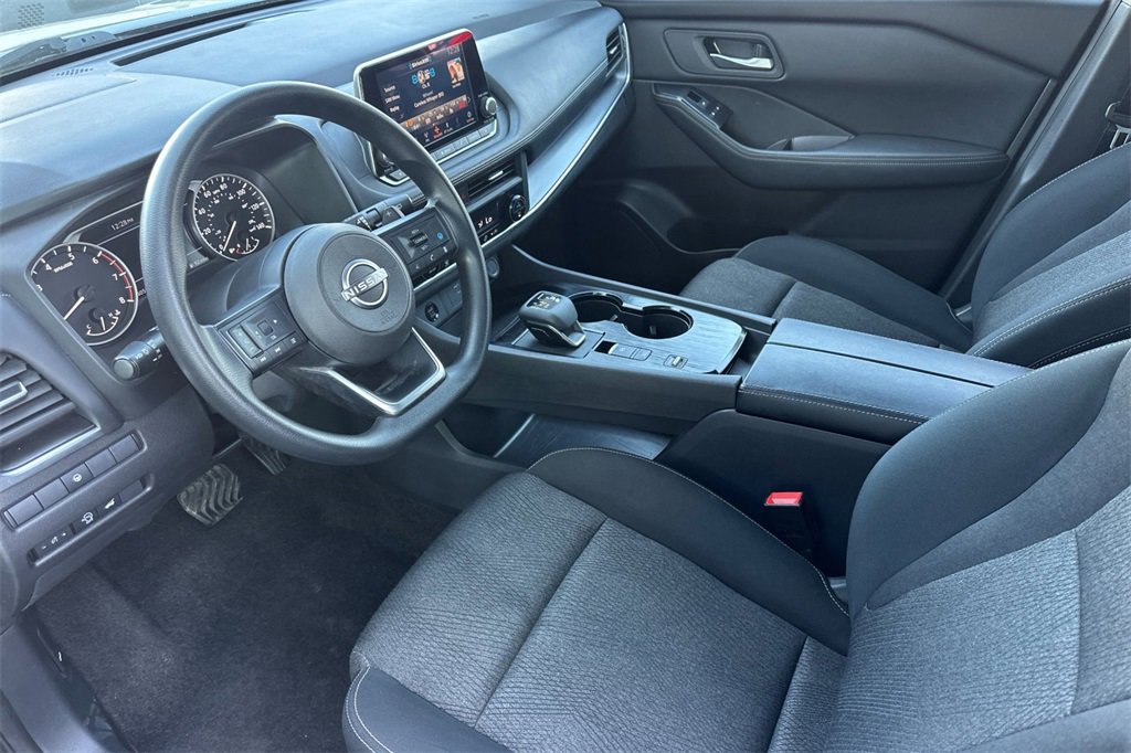 Used 2024 Nissan Rogue SV image 12
