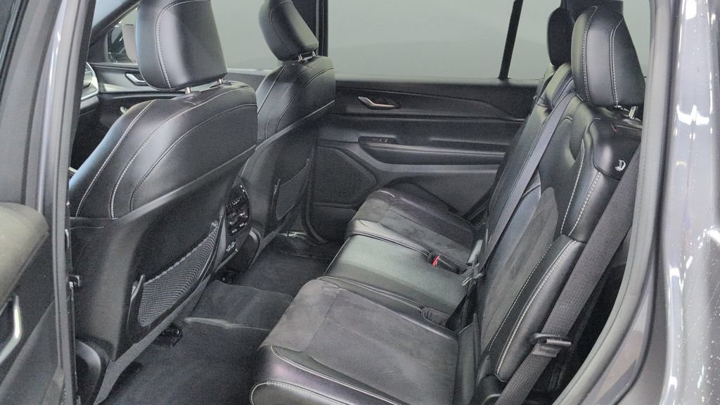 Used 2024 Jeep Grand Cherokee L Laredo AWD/4WD image 18