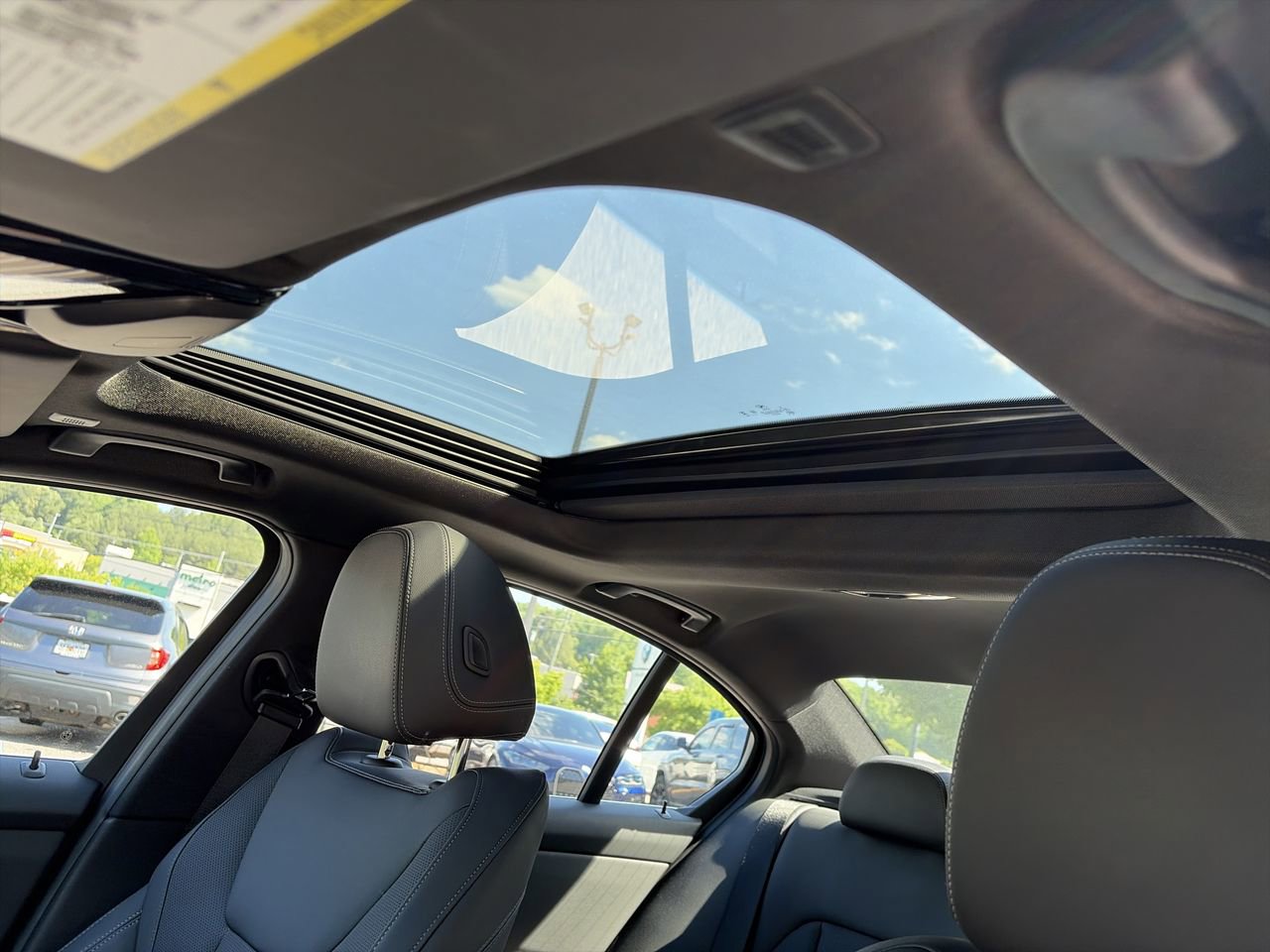 Certified 2025 BMW 330i Sedan RWD image 29