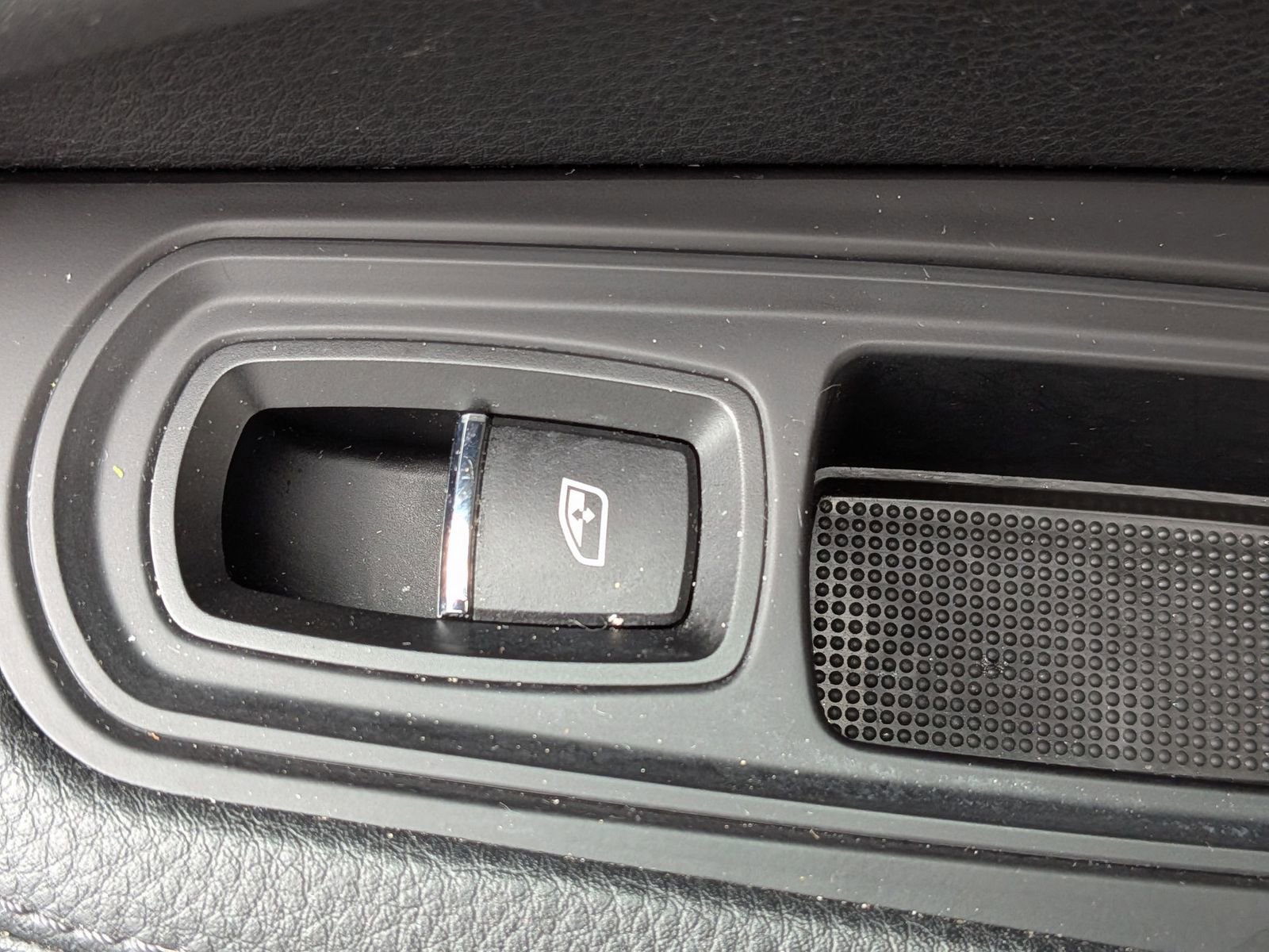 Used 2021 Porsche Macan S image 37