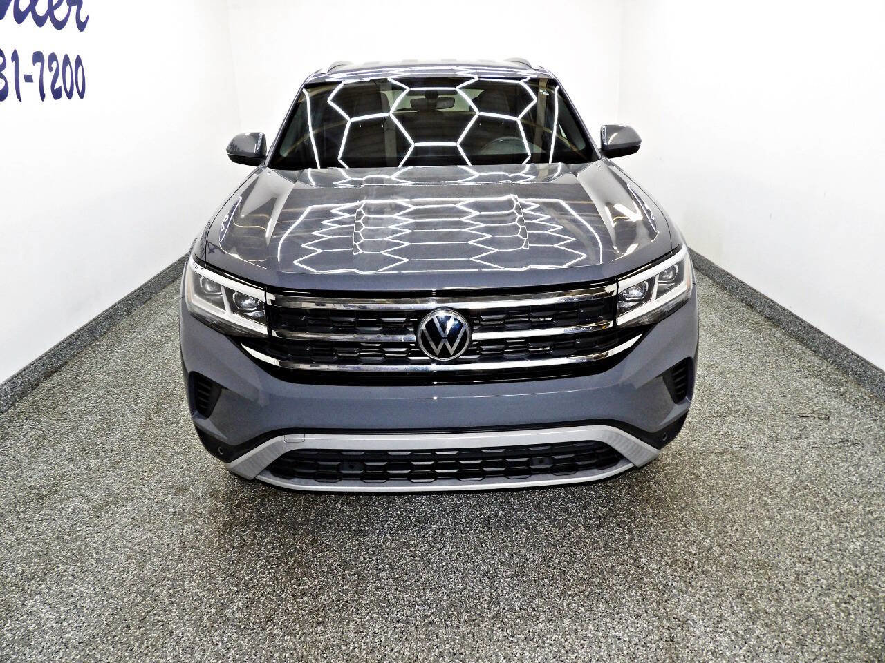 Used 2022 Volkswagen Atlas Cross Sport SE image 2