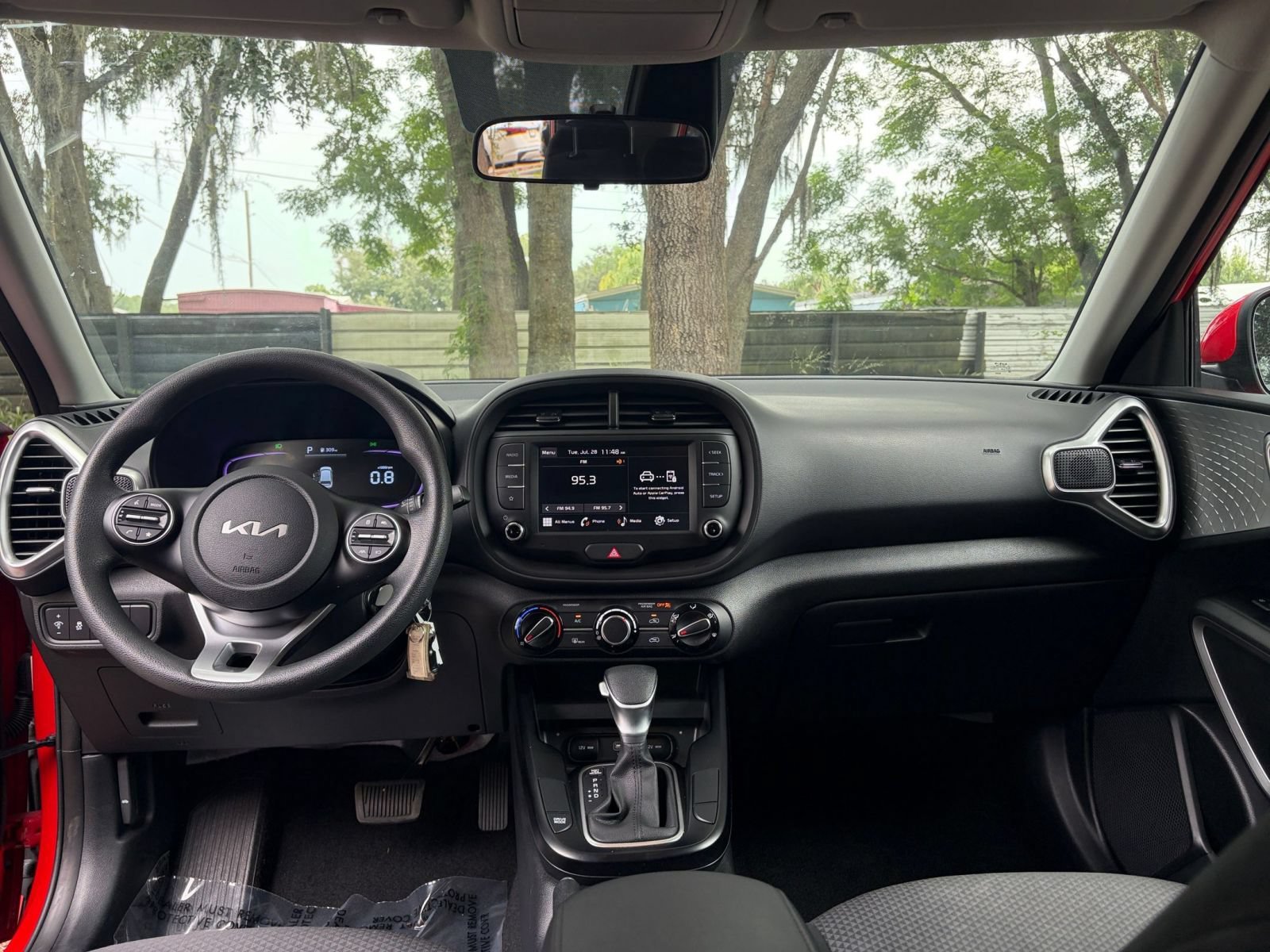 Used 2025 Kia Soul LX w/ LX Technology Package FWD image 30