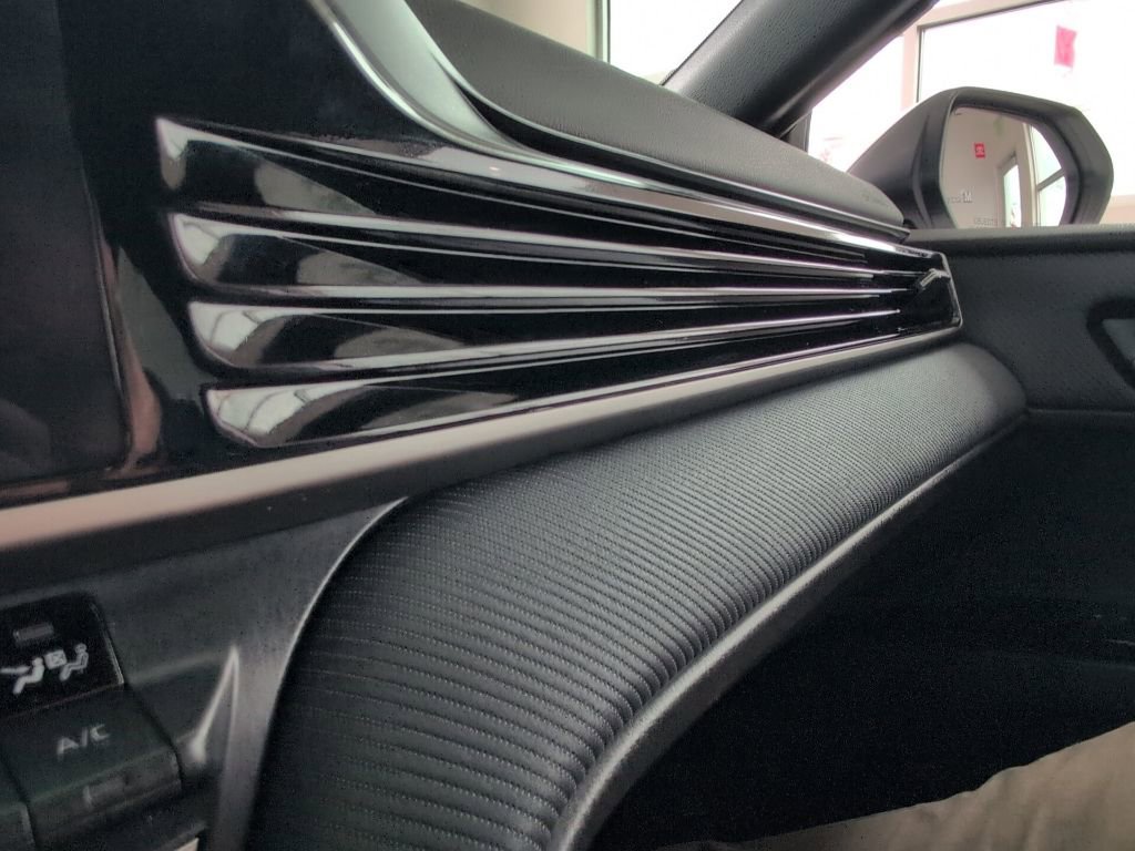 Used 2025 Toyota Camry SE image 34