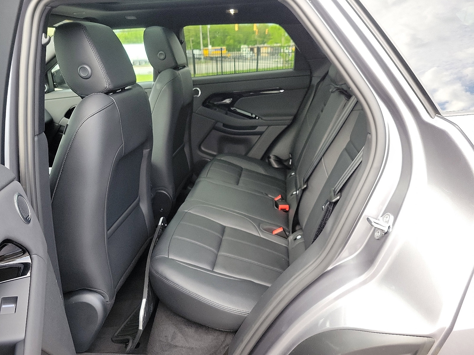 Used 2024 Land Rover Range Rover Evoque S image 9