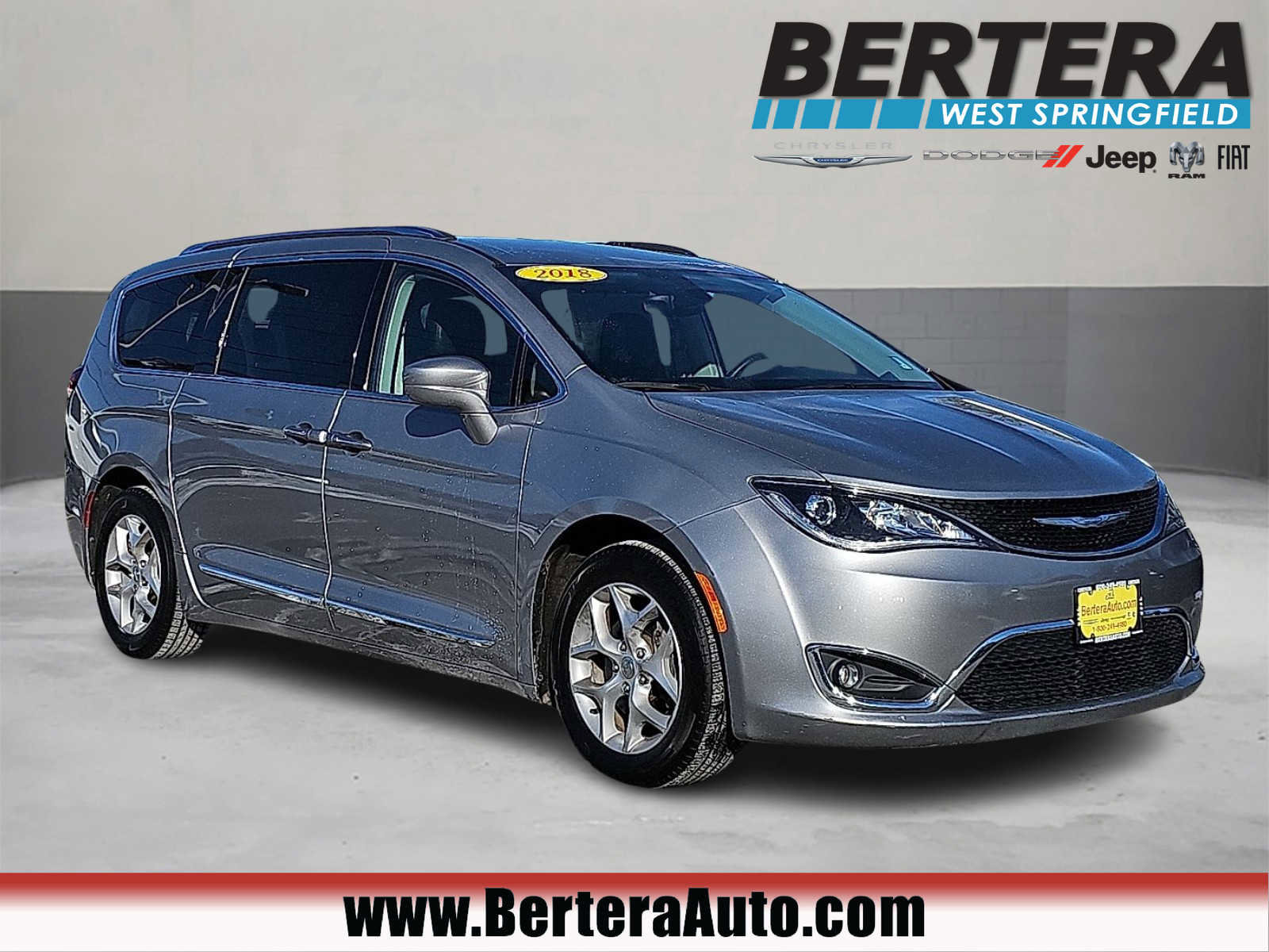 Used 2018 Chrysler Pacifica Touring-L w/ Tire & Wheel Group