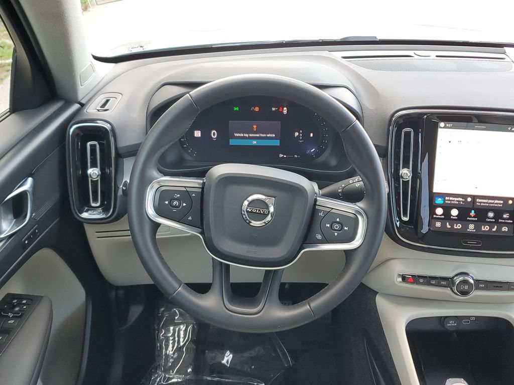Used 2025 Volvo XC40 B5 Plus AWD/4WD image 20