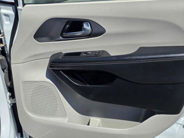 Certified 2023 Chrysler Pacifica Touring-L FWD image 26