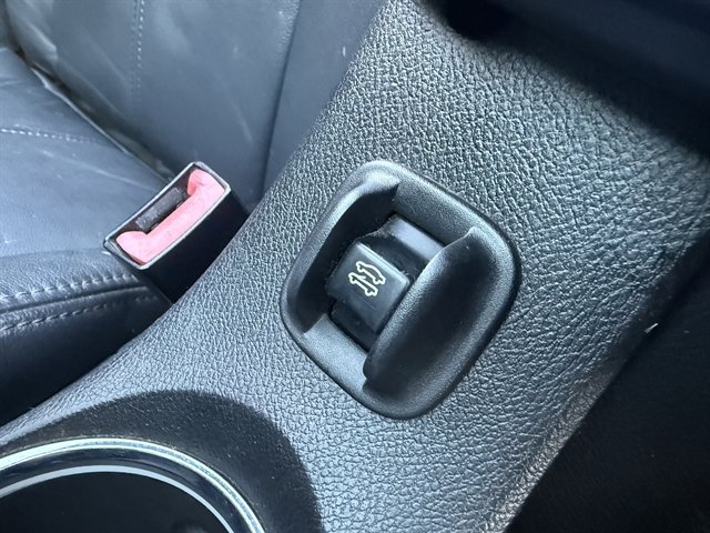 Used 2012 Chrysler 200 Touring image 31