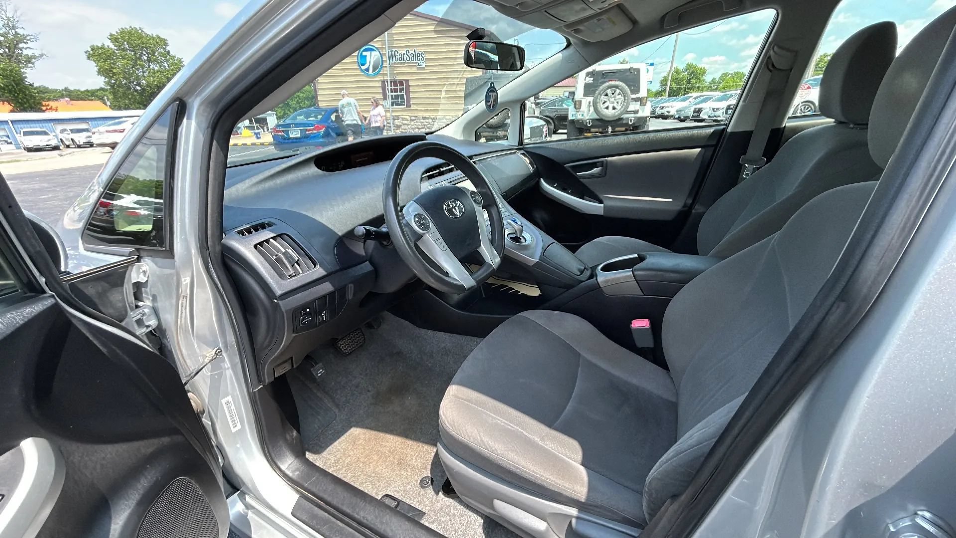 Used 2013 Toyota Prius Two FWD image 2
