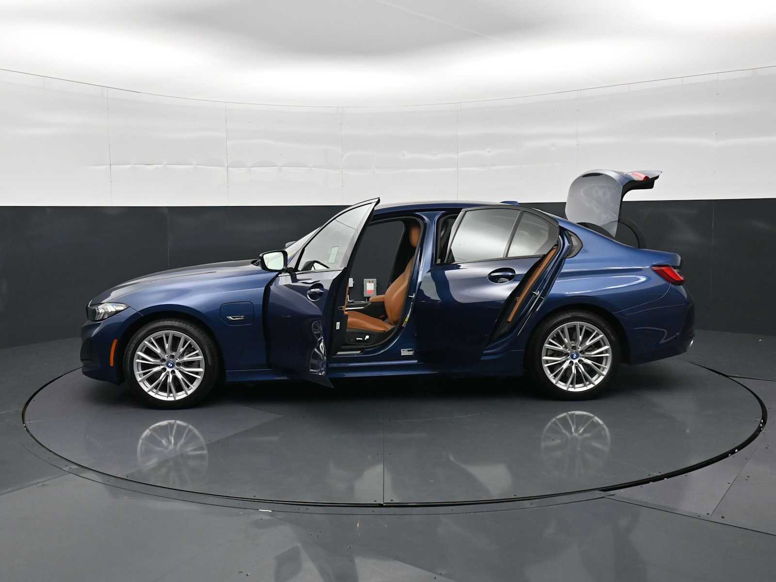 Used 2023 BMW 330e xDrive w/ Driving Assistance Package AWD/4WD image 36