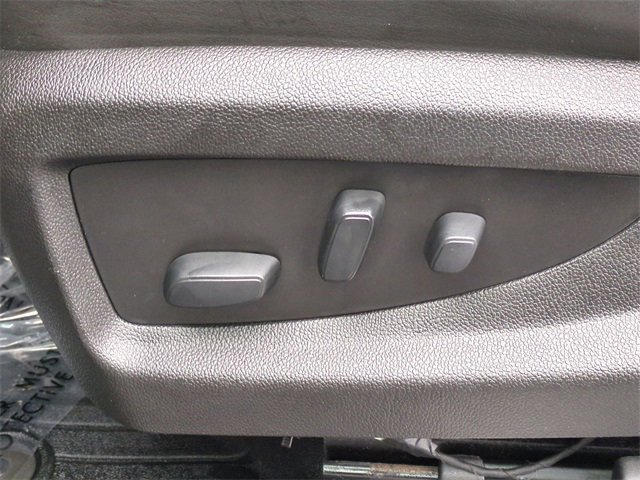 Used 2018 GMC Yukon Denali image 12