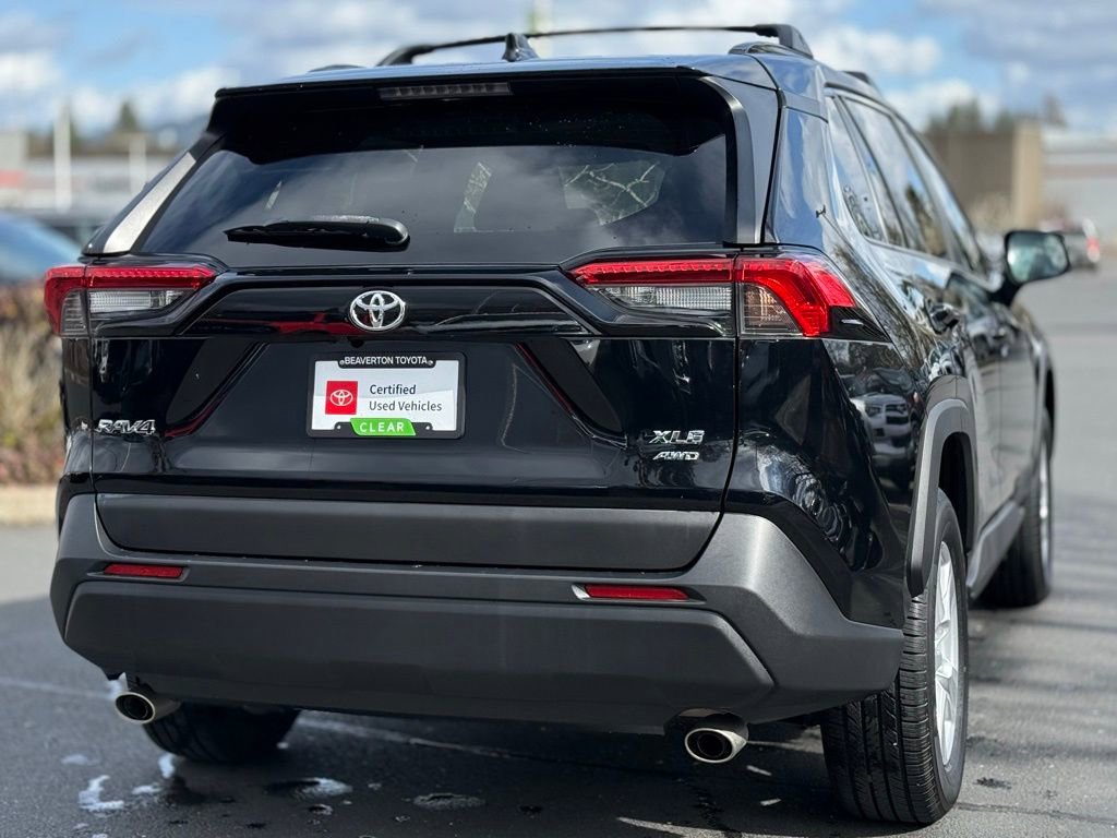 Used 2020 Toyota RAV4 XLE w/ XLE Grade Weather Package image 5