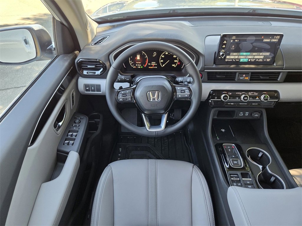 New 2025 Honda Pilot Touring image 12