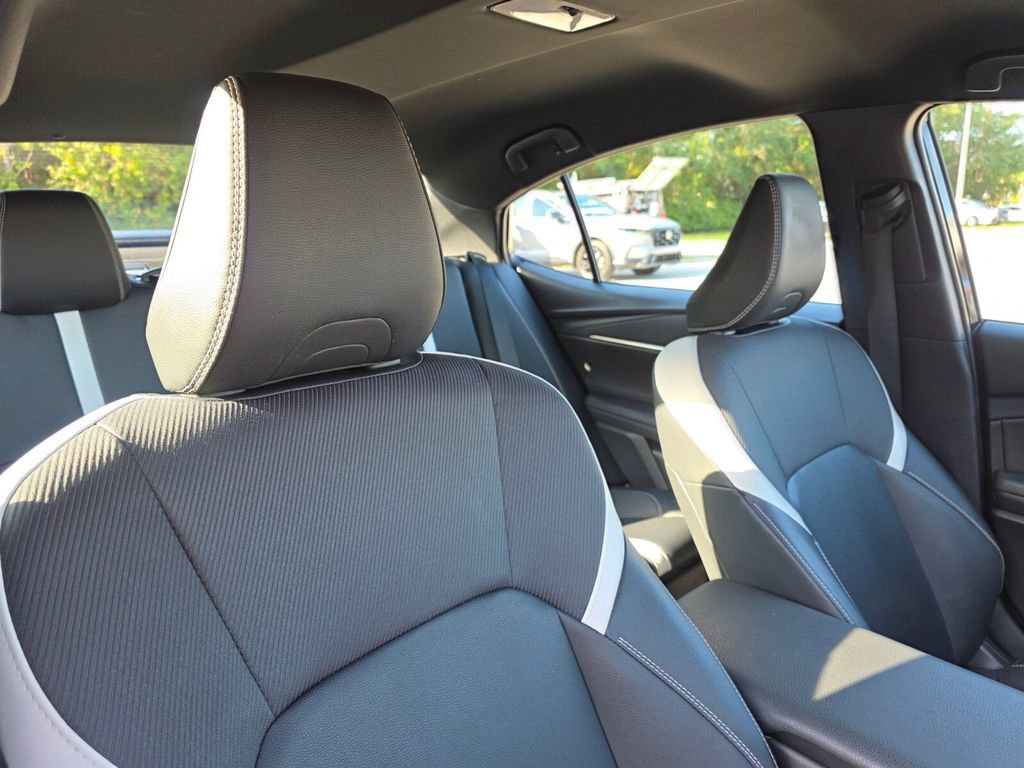 Used 2025 Toyota Camry SE w/ Convenience Package FWD image 15