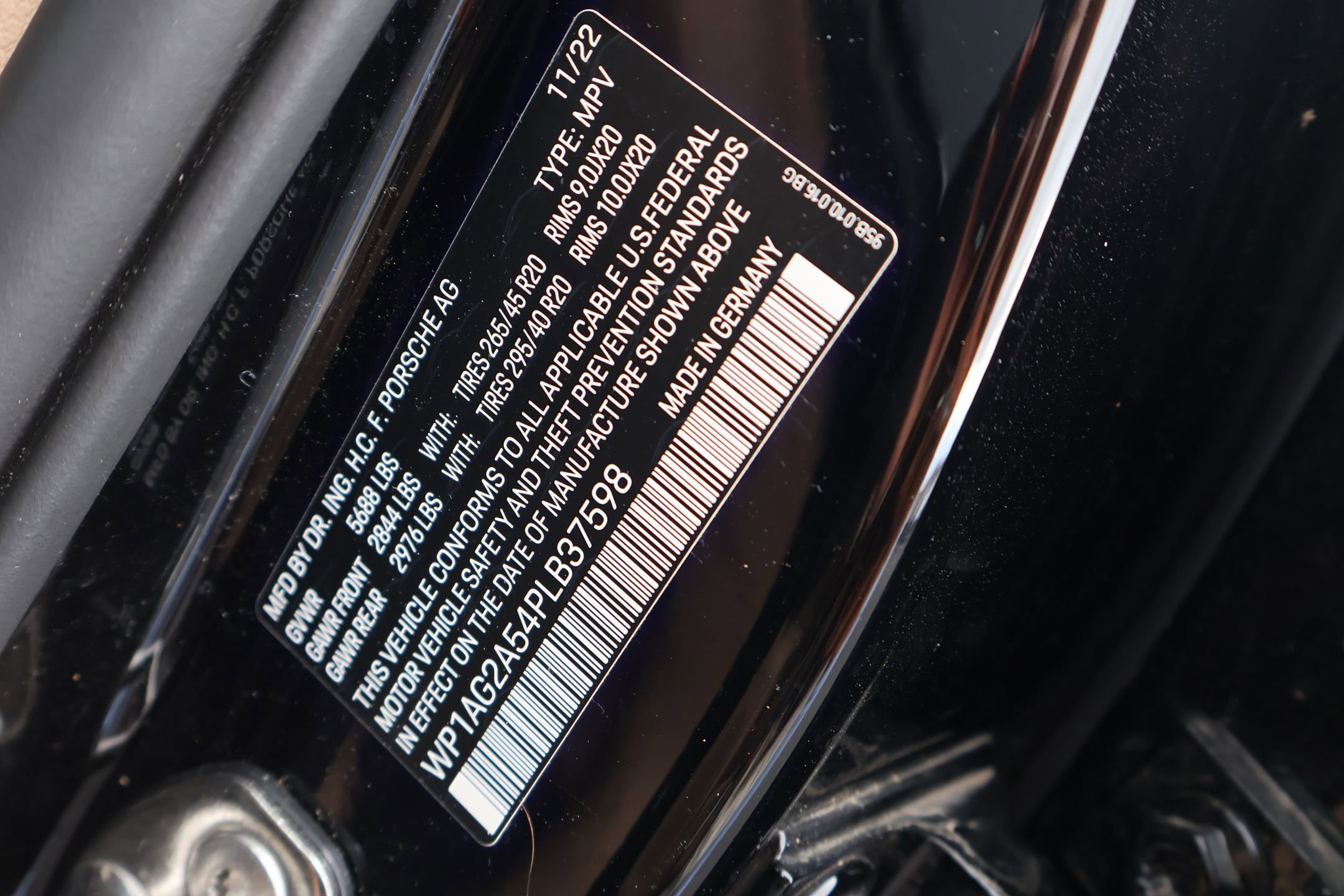 Certified 2023 Porsche Macan S image 31