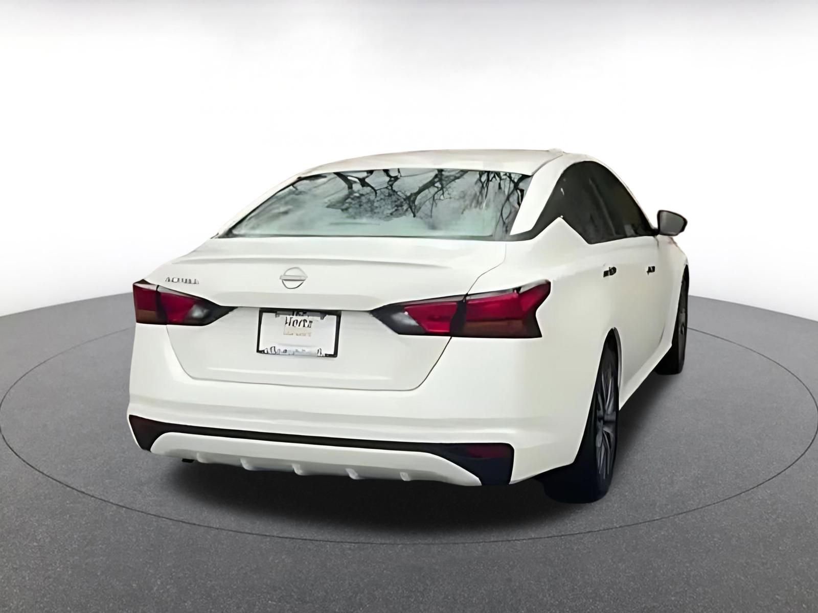 Used 2025 Nissan Altima 2.5 SV image 15