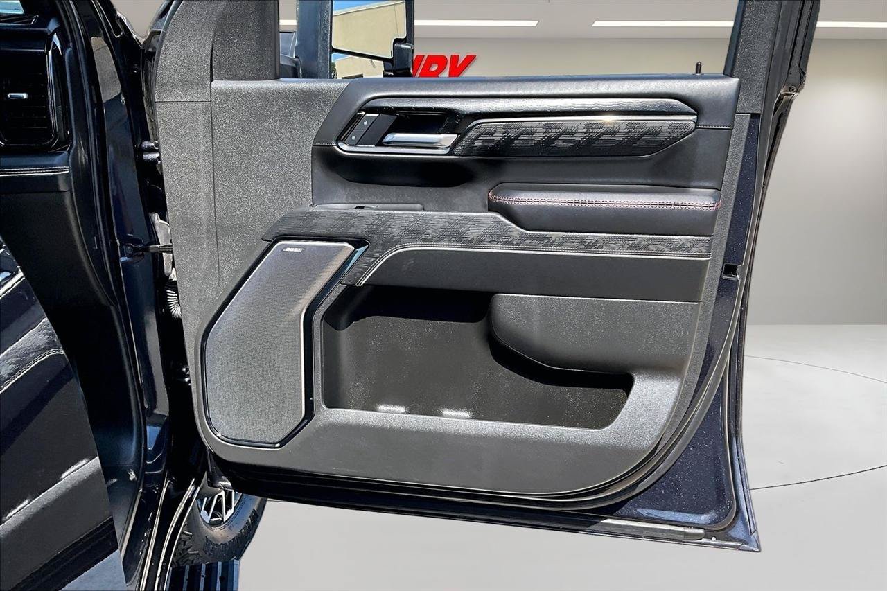 Used 2025 GMC Sierra 2500 AT4X AWD/4WD image 30