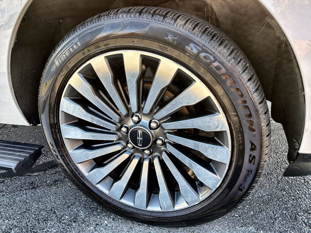 Used 2019 Lincoln Navigator Reserve AWD/4WD image 16