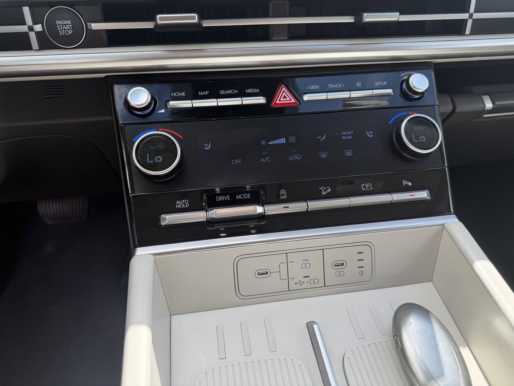 Used 2025 Hyundai Santa Fe SEL image 24