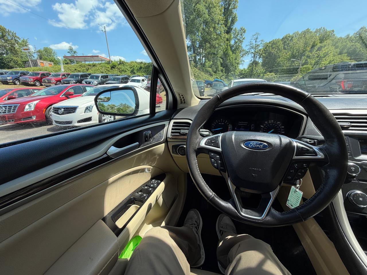 Used 2015 Ford Fusion SE w/ Equipment Group 202A FWD image 22
