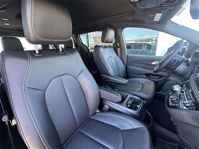 New 2026 Chrysler Pacifica Select image 36
