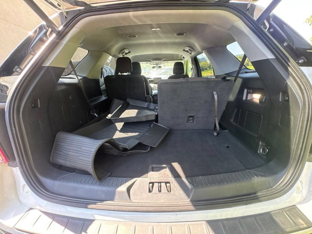 Used 2023 Ford Explorer XLT AWD/4WD image 5