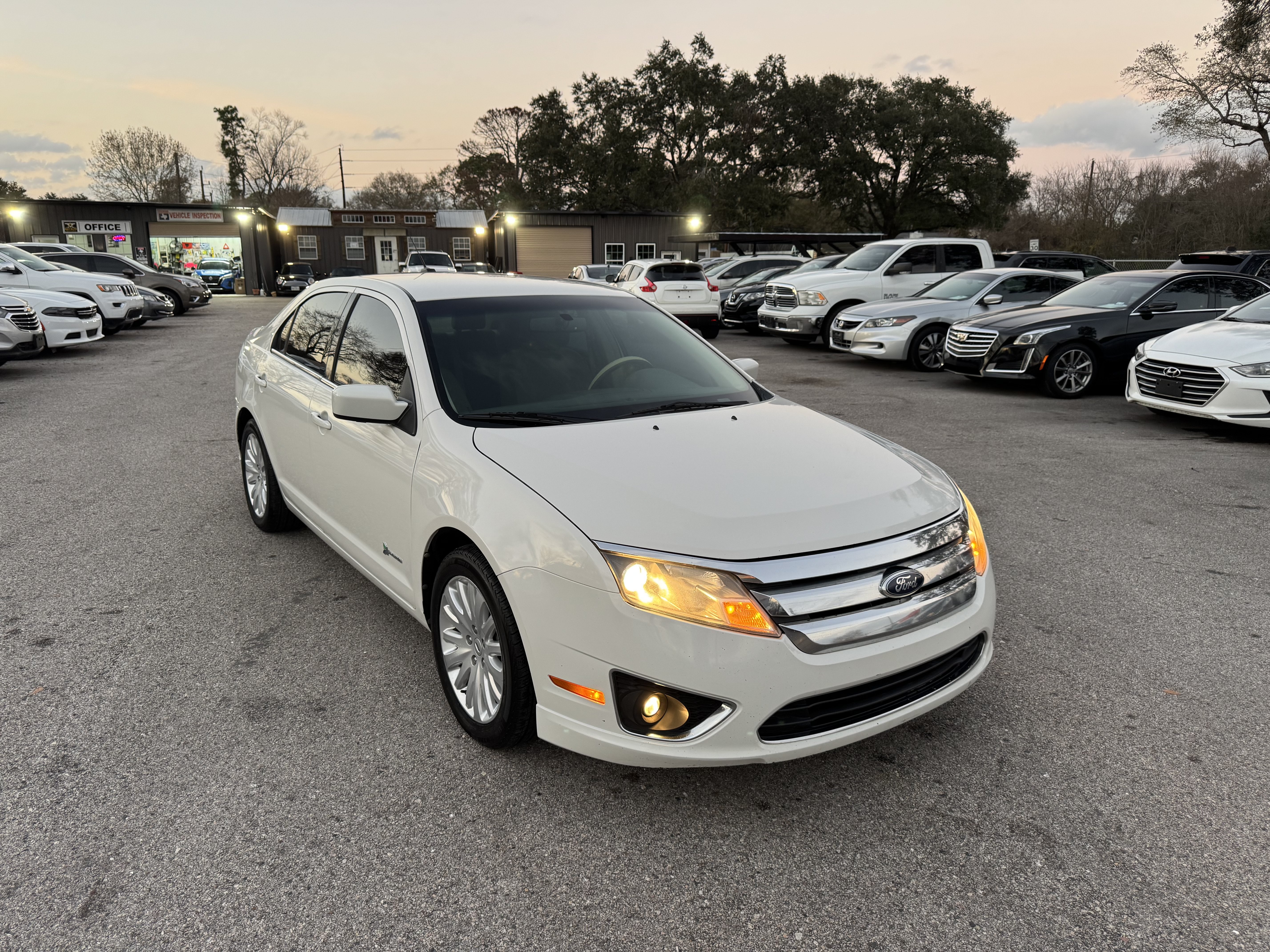 Used 2012 Ford Fusion Hybrid FWD image 1