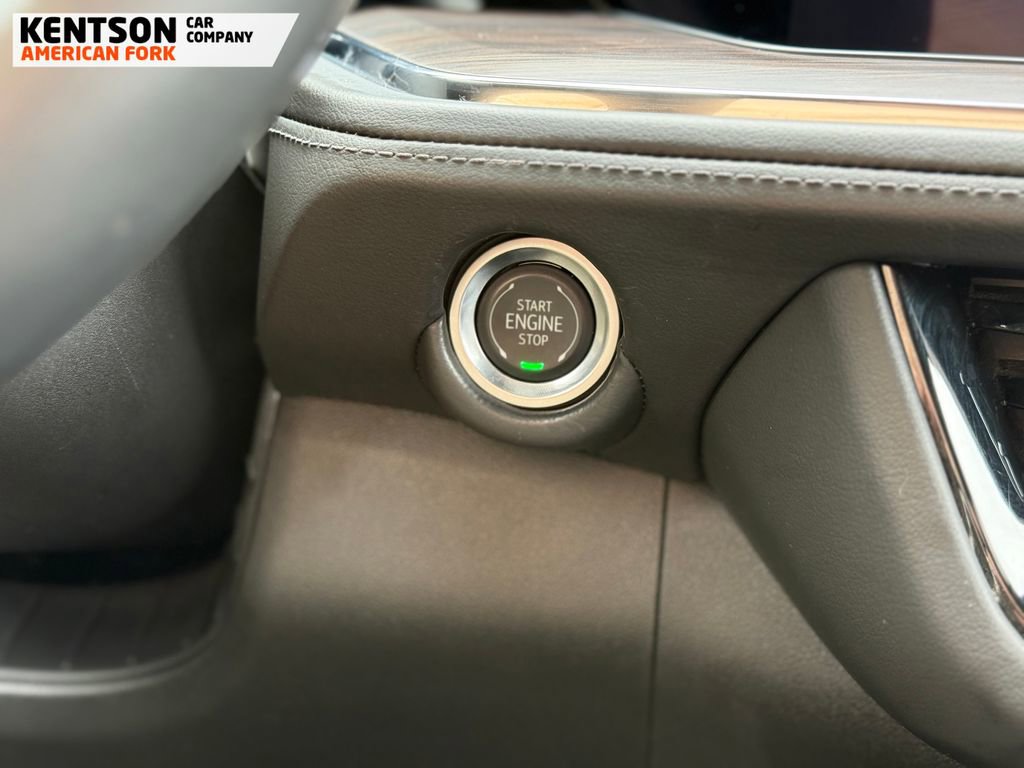 Used 2025 Chevrolet Suburban Z71 AWD/4WD image 30