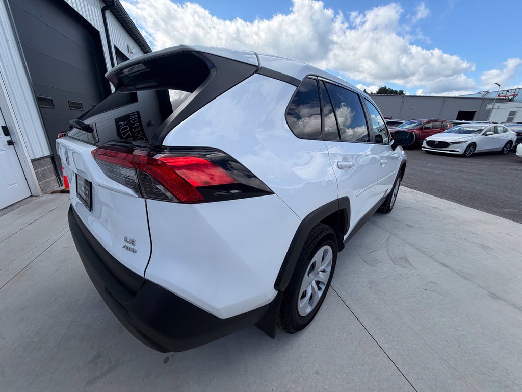 Used 2025 Toyota RAV4 LE AWD/4WD image 6