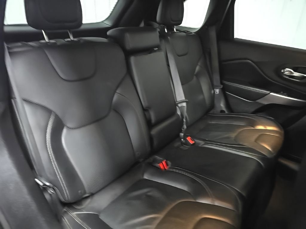 Used 2019 Jeep Cherokee Limited AWD/4WD image 17