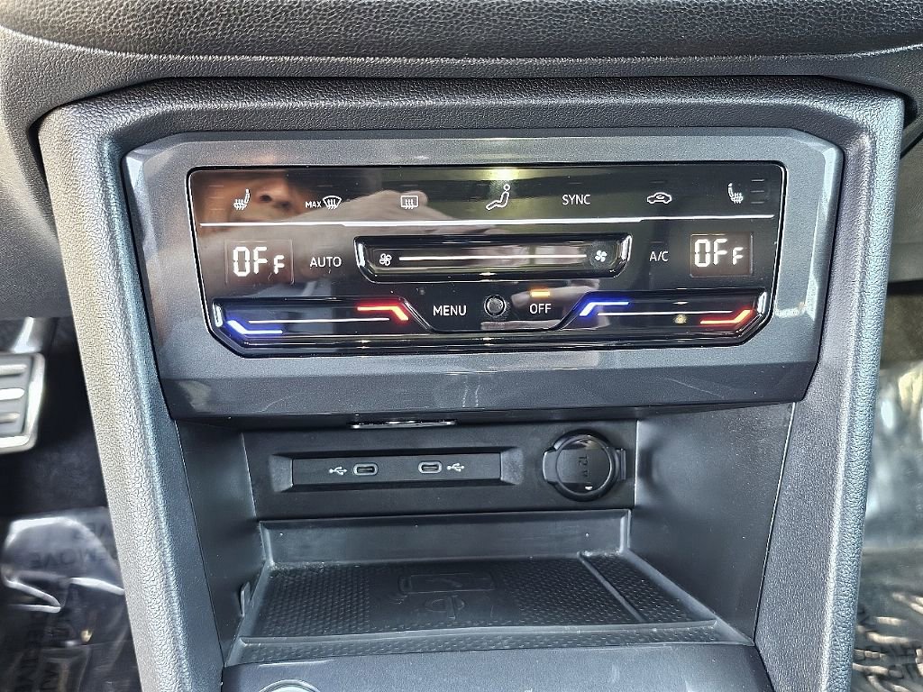 Used 2024 Volkswagen Tiguan SE R-Line image 30