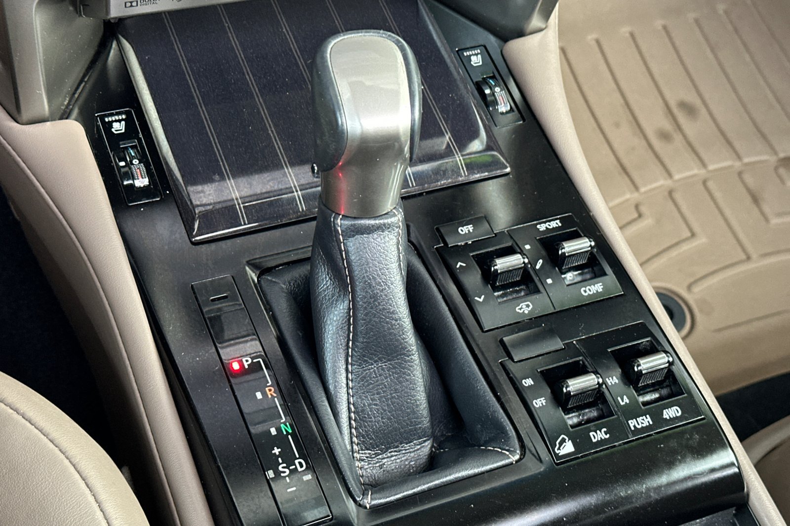 Used 2020 Lexus GX 460 Luxury w/ Accessory Package AWD/4WD image 23