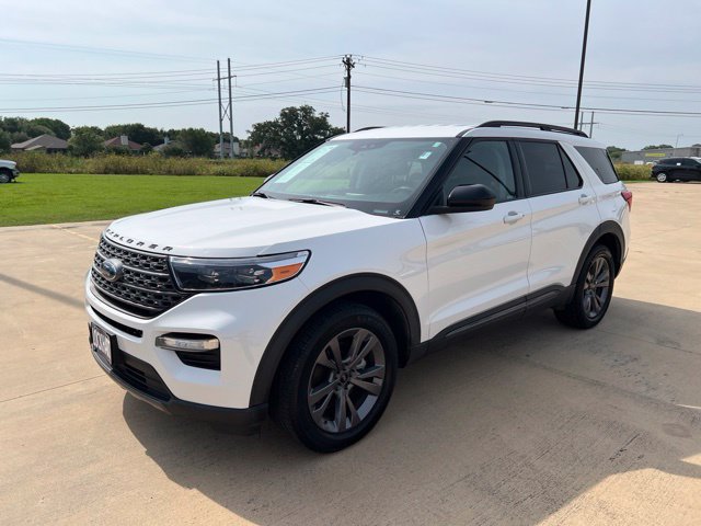 Used 2023 Ford Explorer XLT w/ Equipment Group 202A AWD/4WD image 4