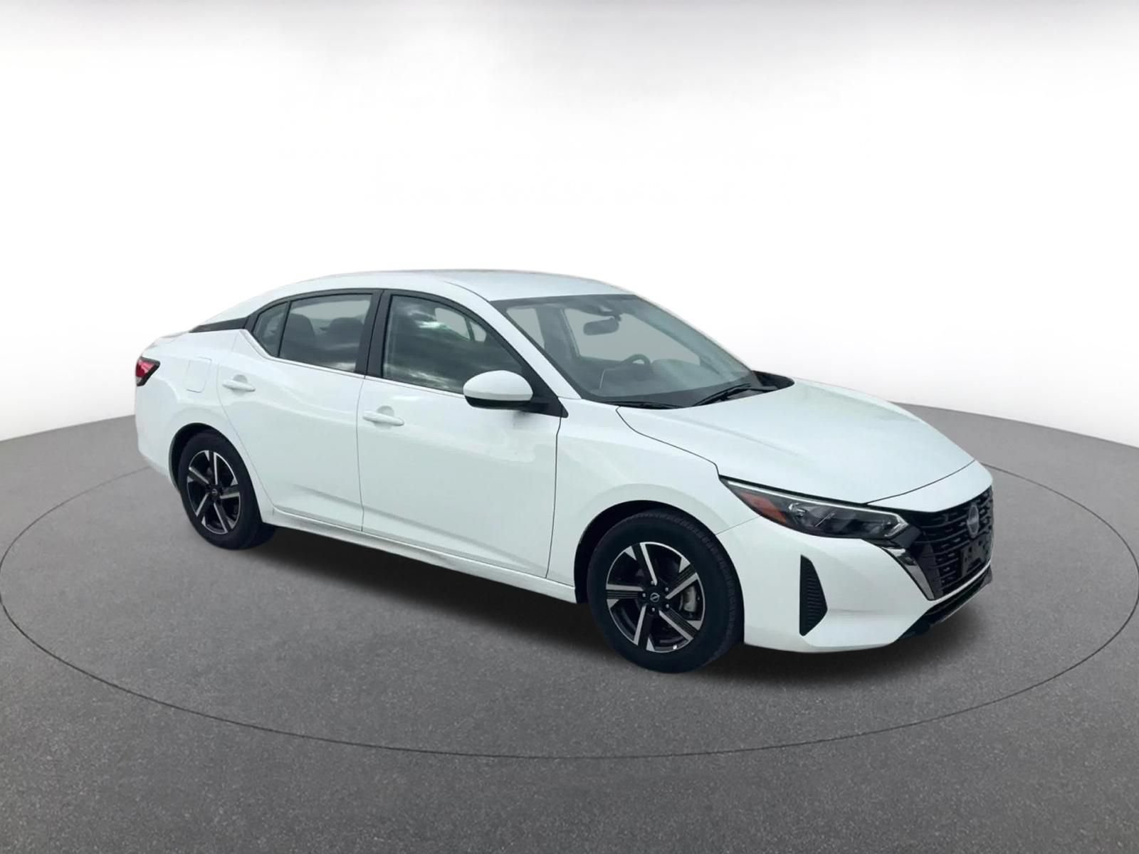 Used 2025 Nissan Sentra SV FWD image 2