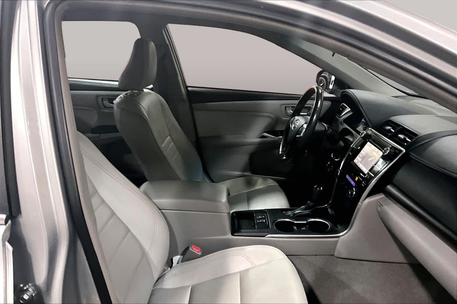 Used 2017 Toyota Camry XLE FWD image 9