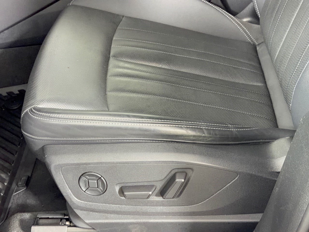 Used 2024 Audi Q8 e-tron Premium Plus AWD/4WD image 16