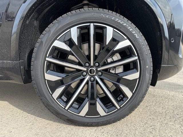 New 2026 Volvo XC90 T8 Plus w/ Protection Package Premier image 9