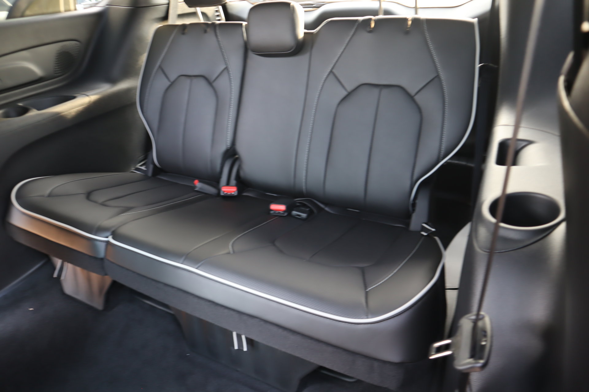 New 2027 Chrysler Pacifica Limited FWD image 14