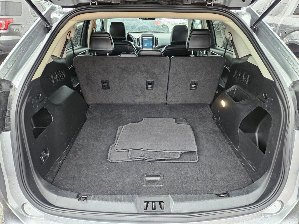 Used 2022 Ford Edge SEL image 17