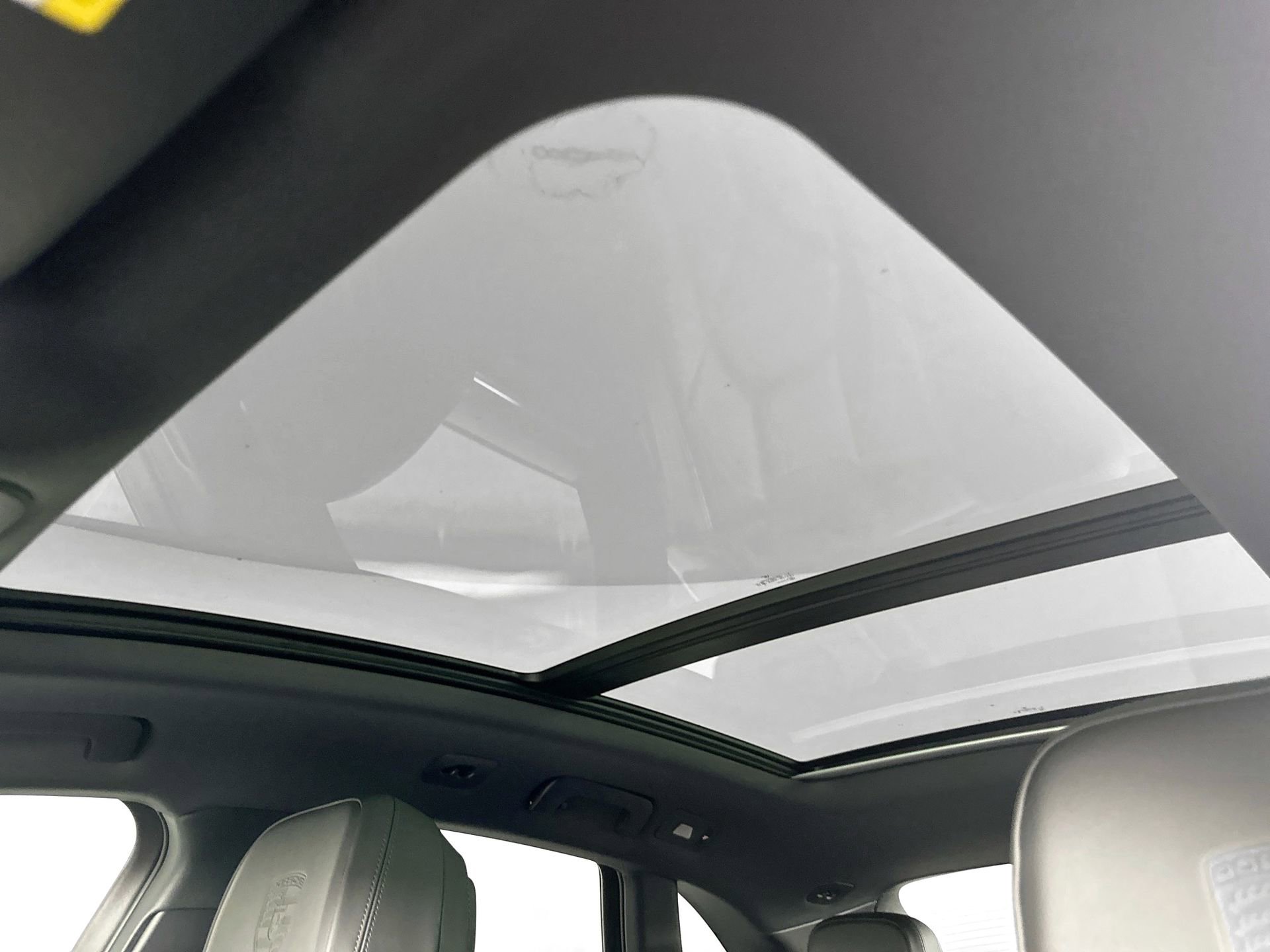 Certified 2025 Porsche Macan image 36