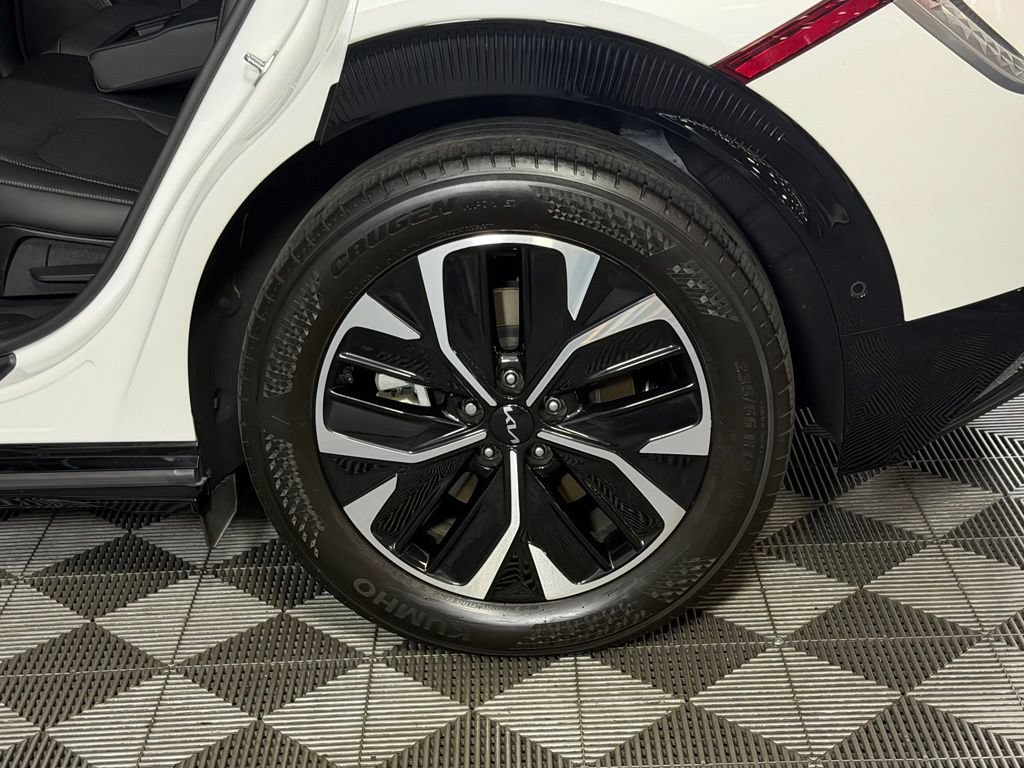 Used 2024 Kia EV6 Wind w/ Wind Technology Package RWD image 11