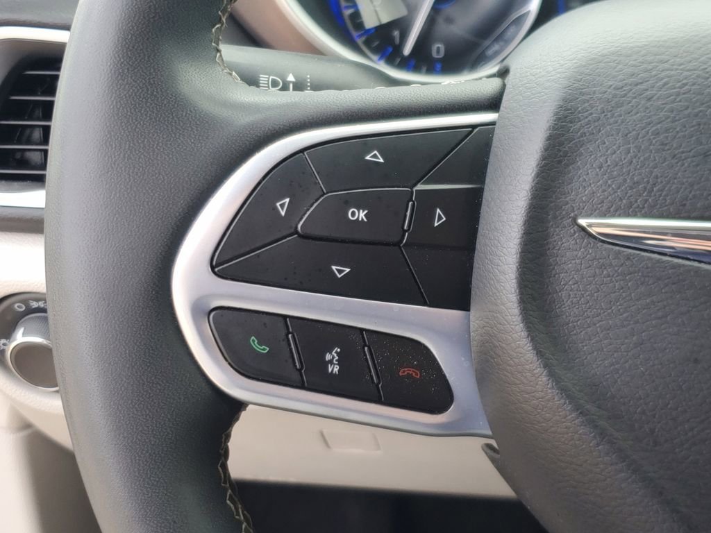 Used 2024 Chrysler Voyager LX image 22