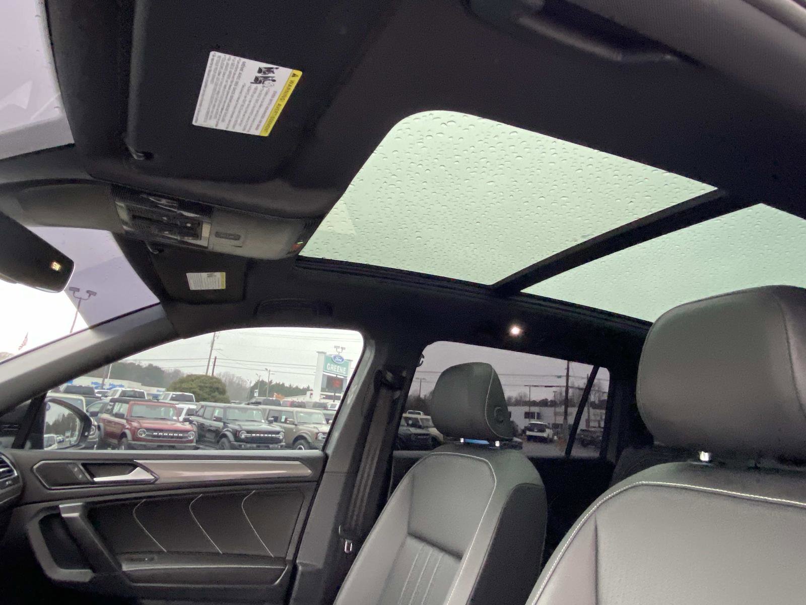 Used 2023 Volkswagen Tiguan SE R-Line image 18