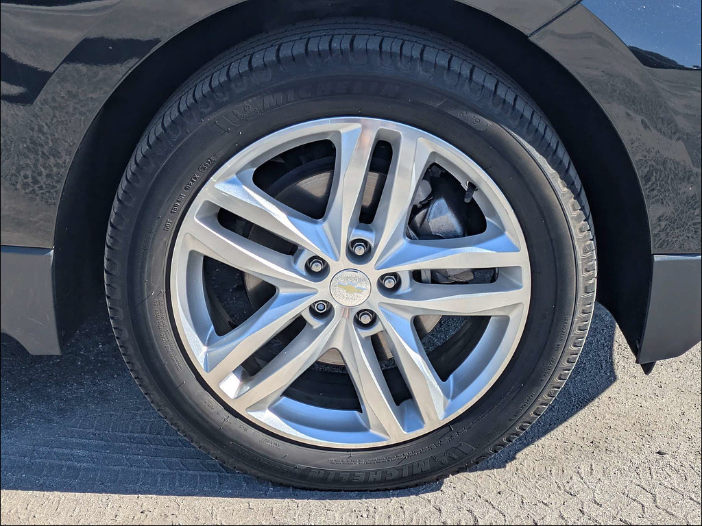 Used 2018 Chevrolet Equinox Premier FWD image 15