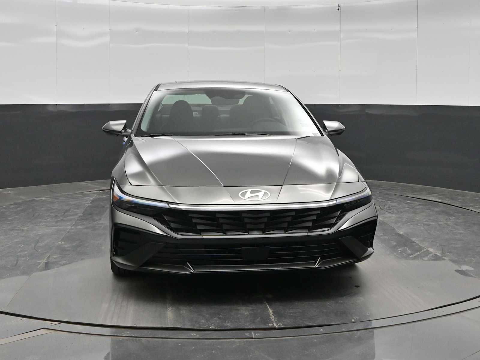 New 2026 Hyundai Elantra Limited FWD image 2