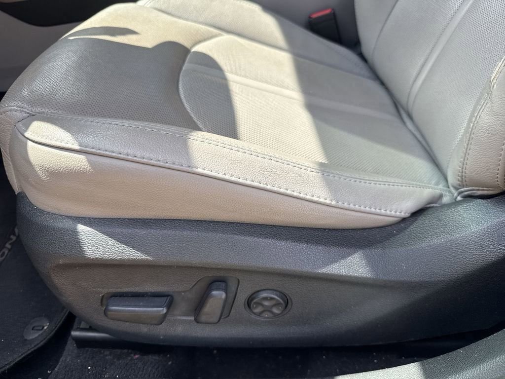 Used 2016 Hyundai Sonata Limited w/ Option Group 04 FWD image 22