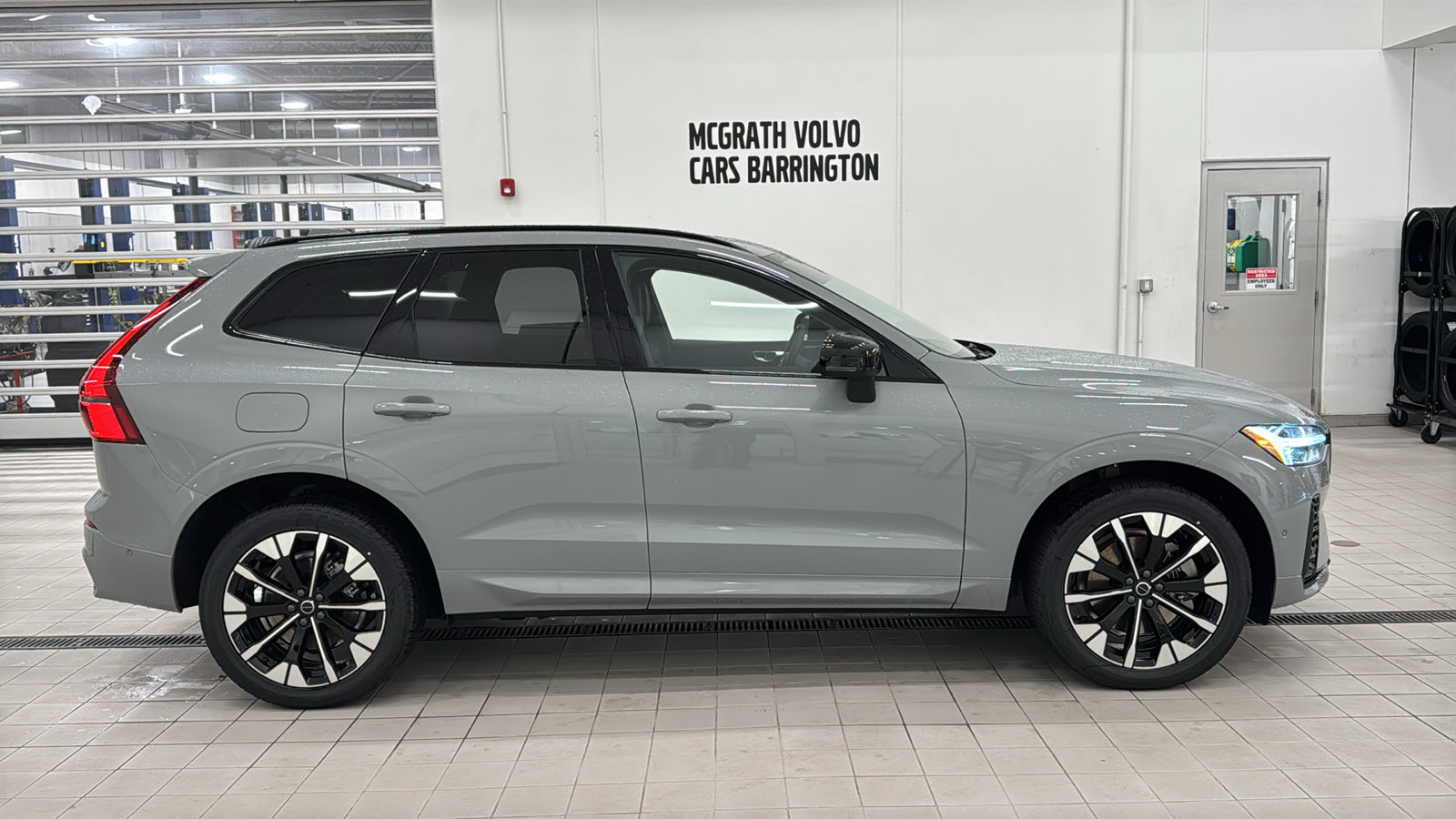 New 2027 Volvo XC60 T8 Plus AWD/4WD image 4